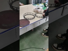 Sono in fase di installazione dei cuscinetti a rulli sferici